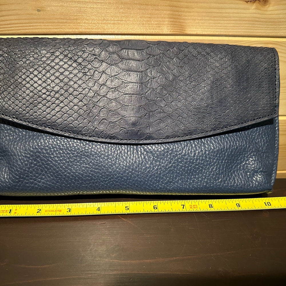 Beautiful NWOT Banana Republic navy blue clutch - Picture 9 of 10